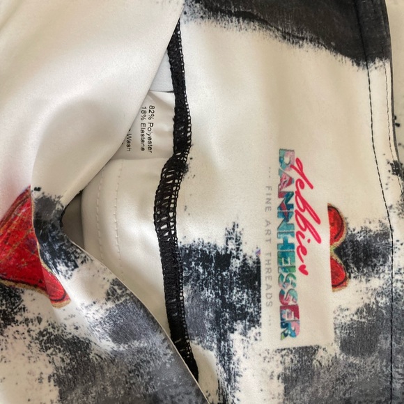 Debbie Dannheisser Black & White w/ Red Hearts High Waist Leggings, Sz L - Picture 8 of 10